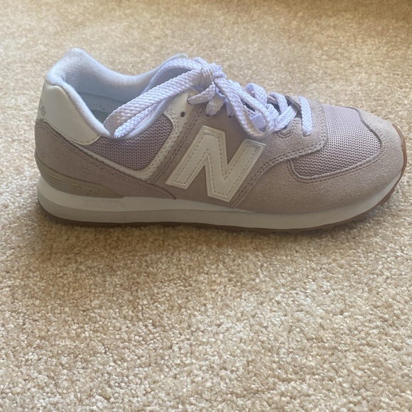 New Balance Rose/Grey Sneakers Classic Retro Style - Picture 9 of 10